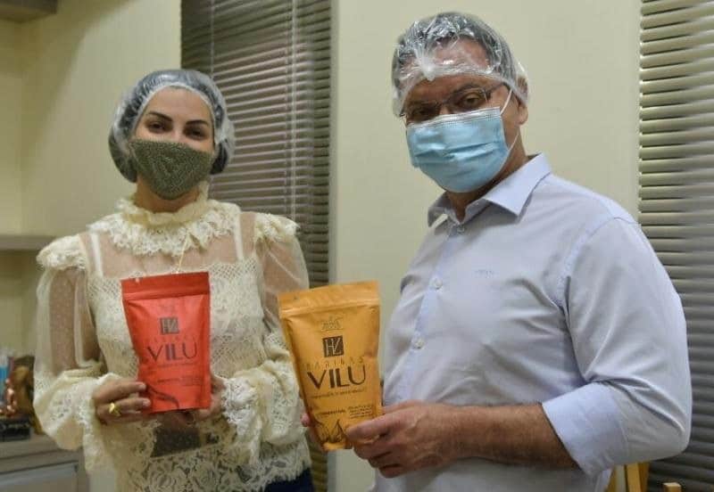 Botelho visita pequena indústria de farofas e pede abertura de mercado