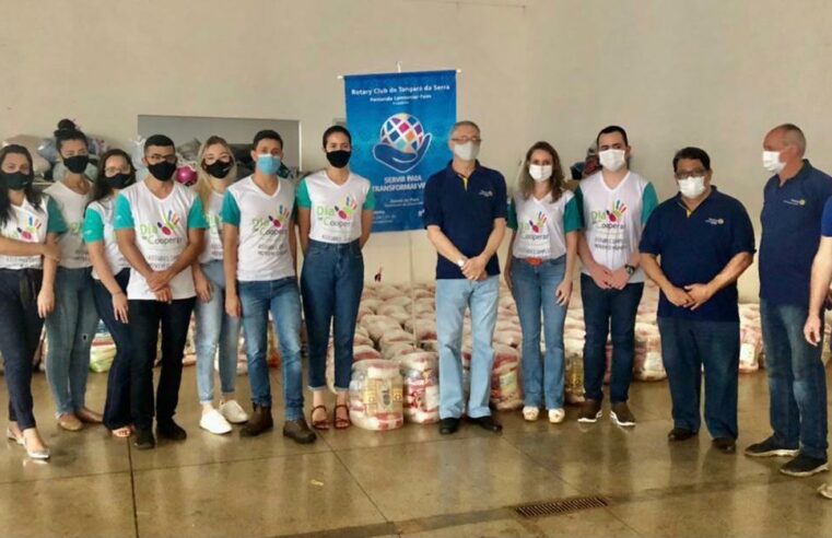 Unicred MT doa 1,7 tonelada de alimentos ao Rotary Club de Tangará da Serra