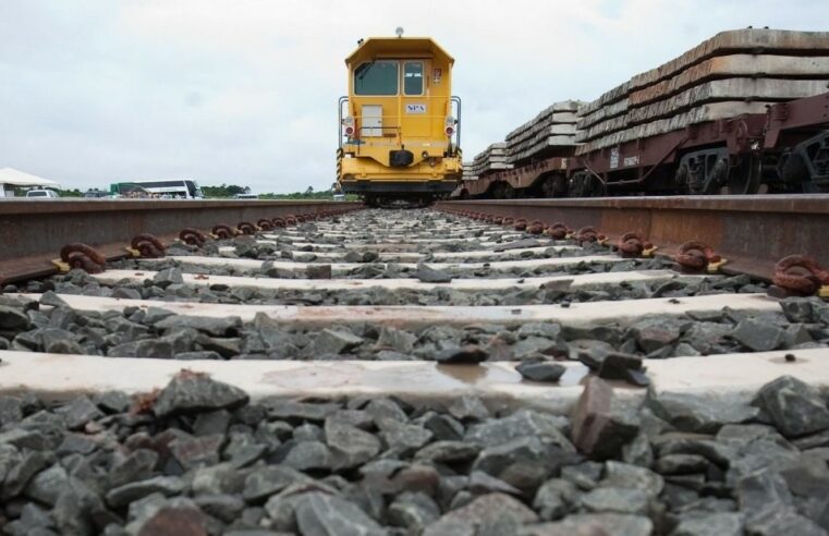 Com objetivo de transportar 33,5 milhões de toneladas de cargas, ministro destaca implantação da Ferrogrão em MT