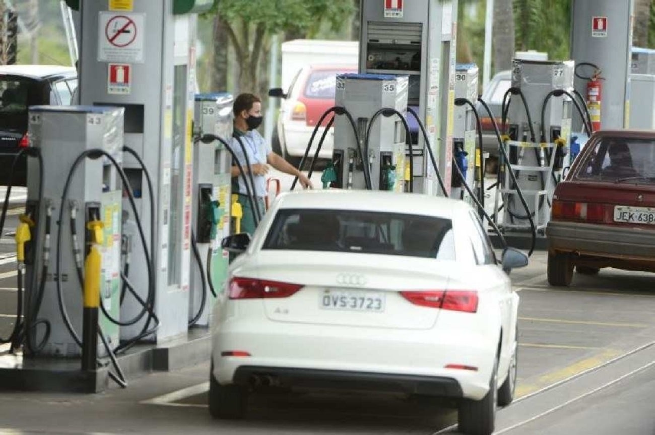 Por mais um mês seguido, vendas do etanol caem e as da gasolina disparam em MT
