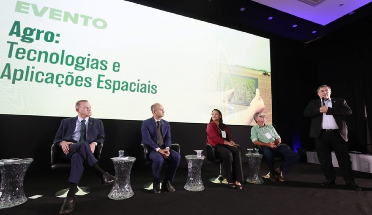 Agência Espacial Brasileira discute tecnologias espaciais ao agro, em Cuiabá