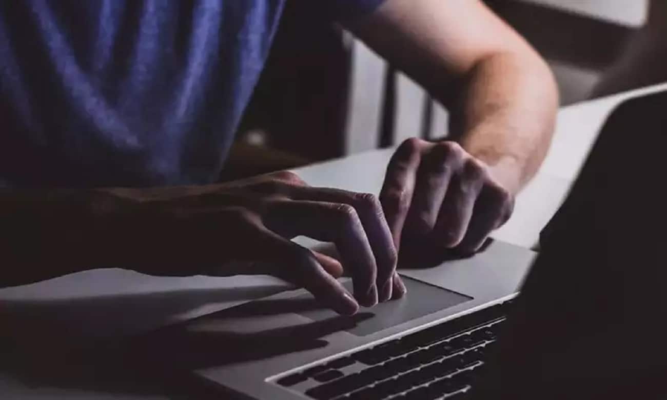 Febraban alerta população sobre golpes em aplicativos de mensagens