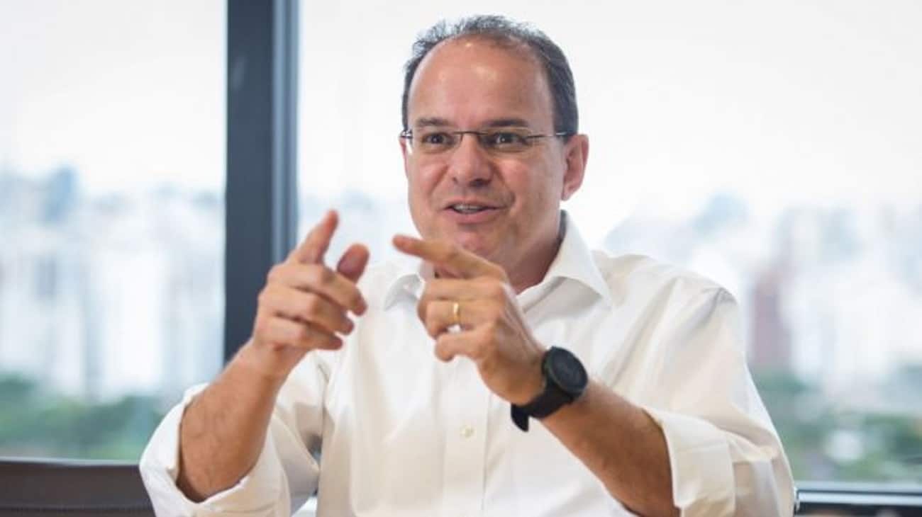 Brasil vive situação esquizofrênica na economia, afirma Rodrigo Azevedo