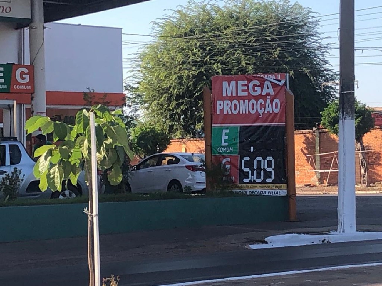 Preço da gasolina despenca e litro é comercializado a R$ 5,09