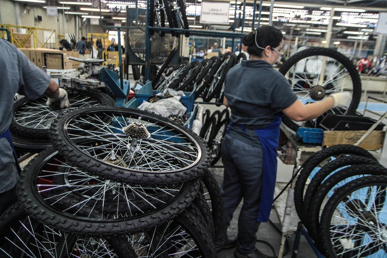 Governo reduz IPI de produtos fabricados no Brasil
